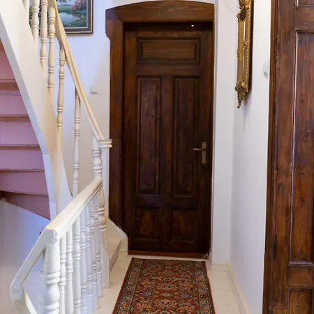 Beehive And Coworking *