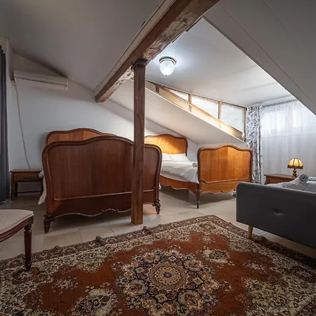 Hotell Beehive And Coworking