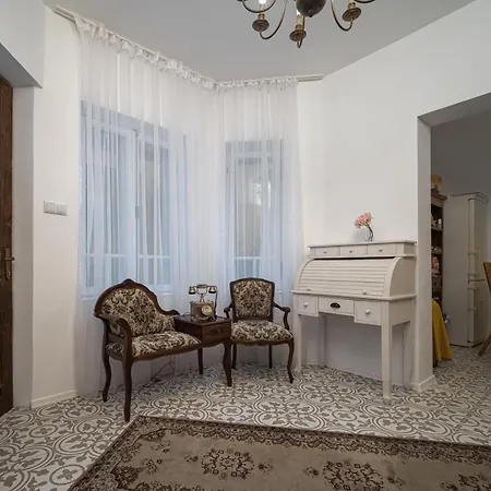 Hotell Beehive And Coworking *
